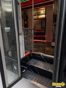 2016 E450 Mobile Hair & Nail Salon Truck Insulated Walls Florida Gas Engine for Sale