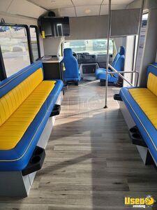 2016 Econoline Mobile Hair & Nail Salon Truck Interior Lighting Texas Gas Engine for Sale