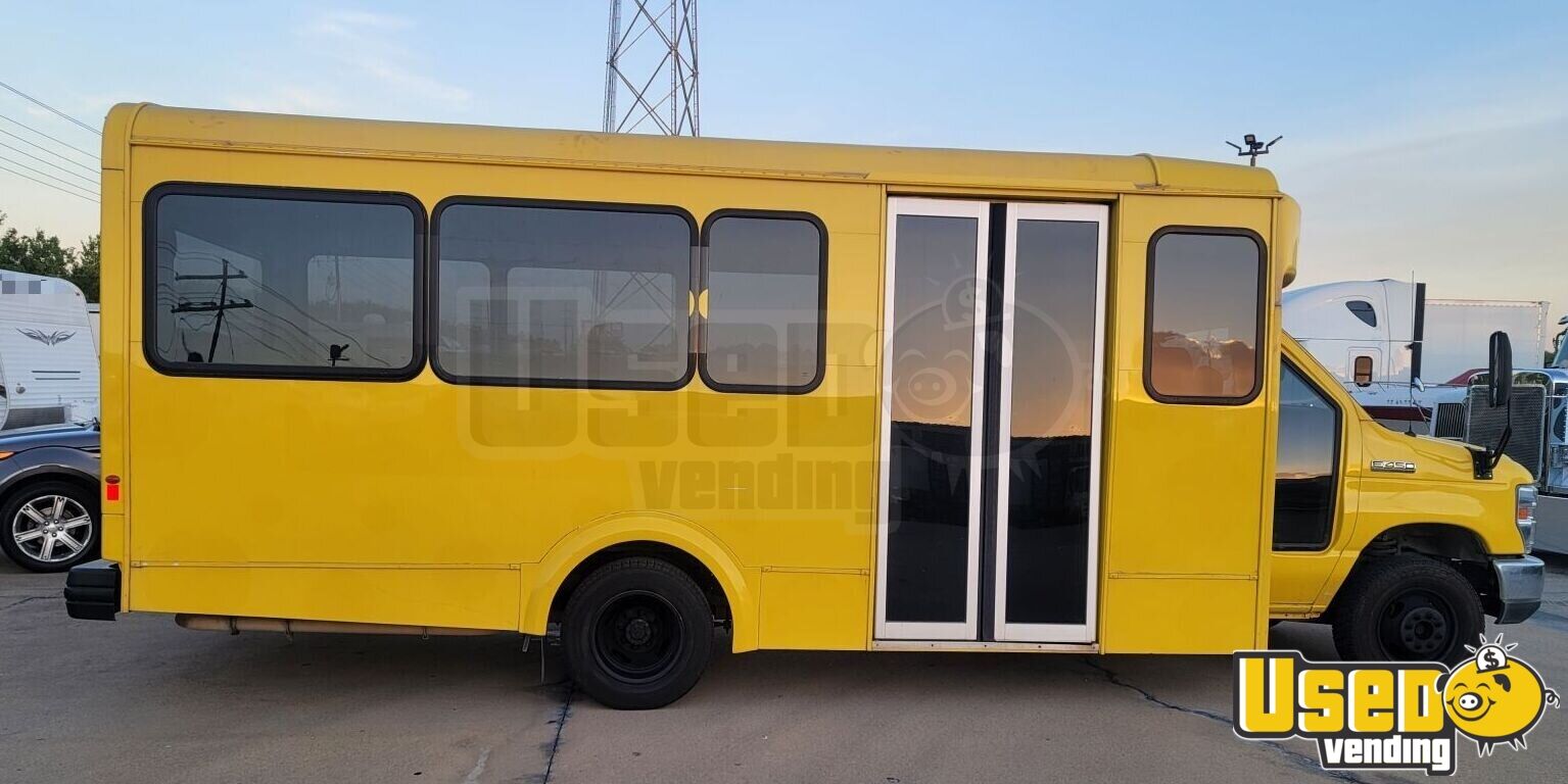 Custom Designed 2016 Ford Econoline Mobile Party Bus and Salon Bus for Sale in Texas