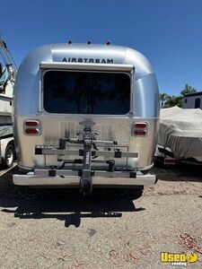 2016 Flying Cloud 28 Airstream Electrical Outlets California for Sale