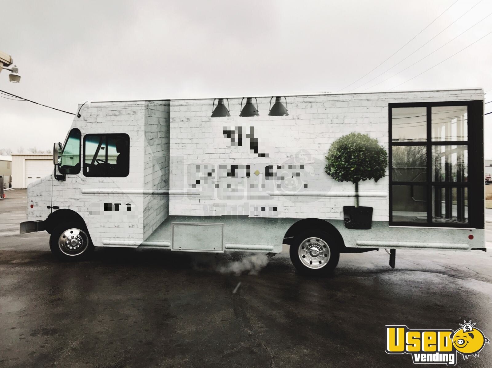 2016 28' Ford F59 Super Duty Step Van Mobile Boutique | Used Fashion Truck  with Porch for Sale in Ohio