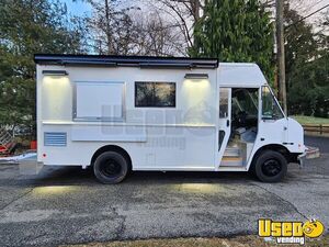 2016 Mt 45 Coffee & Beverage Truck Air Conditioning New Jersey Diesel Engine for Sale