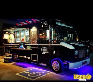 2016 26' Freightliner MT45 Pizza Food Truck with 2020 Kitchen Build-Out for Sale in Colorado!