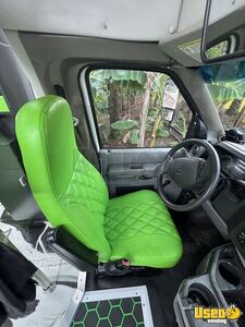 2016 Shuttle Bus Mobile Hair & Nail Salon Truck Electrical Outlets Florida Gas Engine for Sale