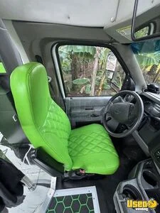 2016 Shuttle Bus Mobile Hair & Nail Salon Truck Electrical Outlets Florida Gas Engine for Sale