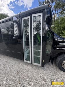 2016 Shuttle Bus Mobile Hair & Nail Salon Truck Exterior Lighting Florida Gas Engine for Sale