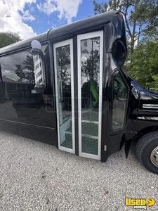 2016 Shuttle Bus Mobile Hair & Nail Salon Truck Exterior Lighting Florida Gas Engine for Sale