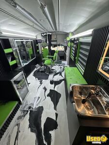 2016 Shuttle Bus Mobile Hair & Nail Salon Truck Hand-washing Sink Florida Gas Engine for Sale