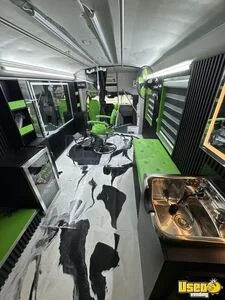 2016 Shuttle Bus Mobile Hair & Nail Salon Truck Hand-washing Sink Florida Gas Engine for Sale