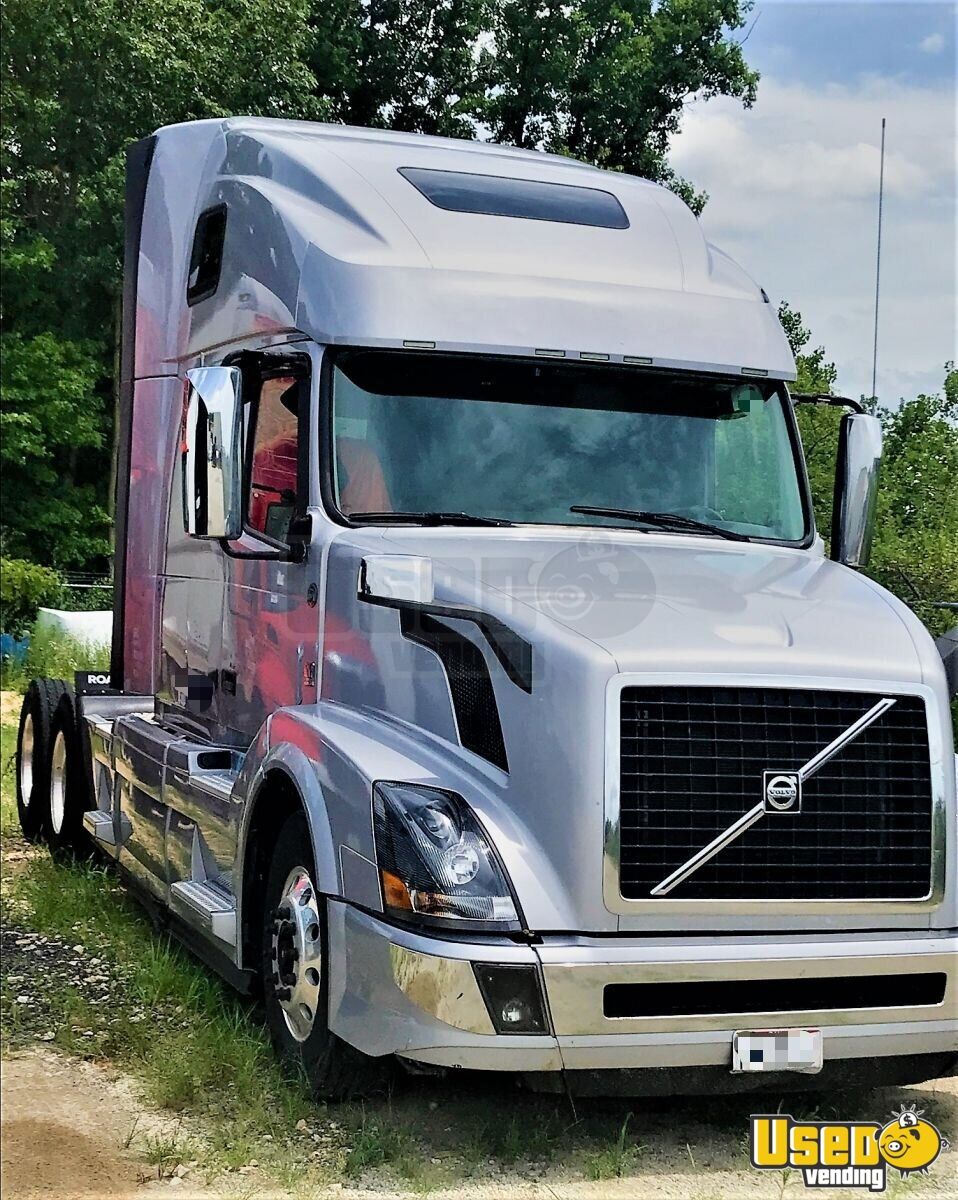 Volvo Semi With Huge Sleeper Section Packs Full Kitchen And A Bathroom