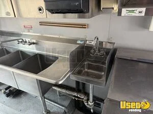 2017 6.8 Ltr V10 All-purpose Food Truck Insulated Walls Washington Gas Engine for Sale