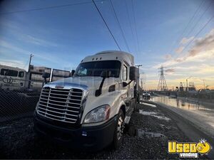 2017 Cascadia Freightliner Semi Truck 4 California for Sale