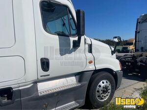 2017 Cascadia Freightliner Semi Truck 4 California for Sale