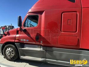 2017 Cascadia Freightliner Semi Truck 4 California for Sale