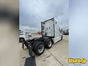 2017 Cascadia Freightliner Semi Truck 4 Texas for Sale