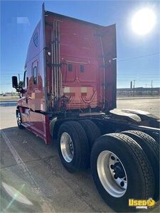 2017 Cascadia Freightliner Semi Truck 5 Texas for Sale