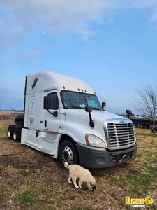 2017 Cascadia Freightliner Semi Truck 7 Texas for Sale