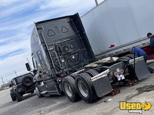 2017 Cascadia Freightliner Semi Truck 7 Texas for Sale