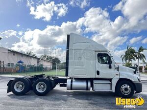 2017 Cascadia Freightliner Semi Truck 8 Florida for Sale