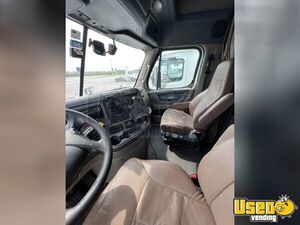 2017 Cascadia Freightliner Semi Truck 8 Texas for Sale