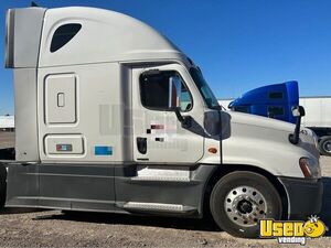 2017 Cascadia Freightliner Semi Truck Double Bunk Texas for Sale