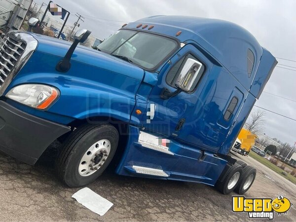 2017 Cascadia Freightliner Semi Truck Illinois for Sale