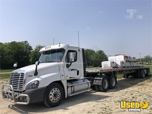 2017 Cascadia Freightliner Semi Truck Minnesota for Sale