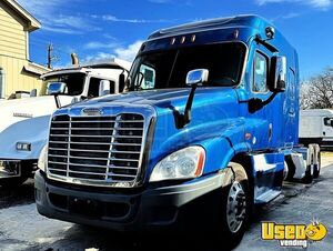 2017 Cascadia Freightliner Semi Truck Texas for Sale