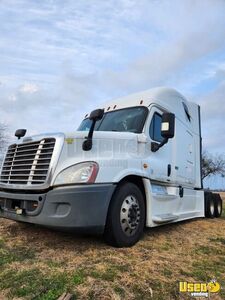 2017 Cascadia Freightliner Semi Truck Texas for Sale