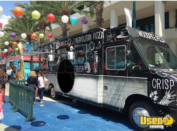 2017 Custom Wood-fired Pizza Food Truck Pizza Food Truck Texas Gas Engine for Sale