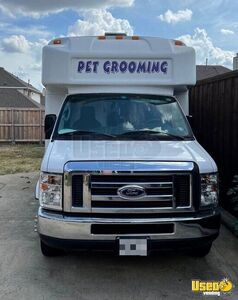 2017 E450 Pet Grooming Truck Pet Care / Veterinary Truck Bathroom Texas Gas Engine for Sale