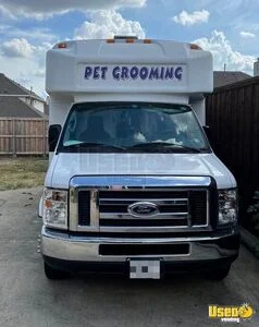 2017 E450 Pet Grooming Truck Pet Care / Veterinary Truck Bathroom Texas Gas Engine for Sale