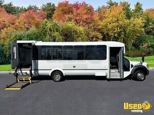 2017 F-550 Wheelchair Shuttle Bus Shuttle Bus Air Conditioning New York Gas Engine for Sale