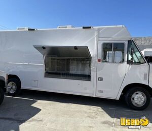 2017 F59 Catering Food Truck Catering Food Truck Air Conditioning California Gas Engine for Sale