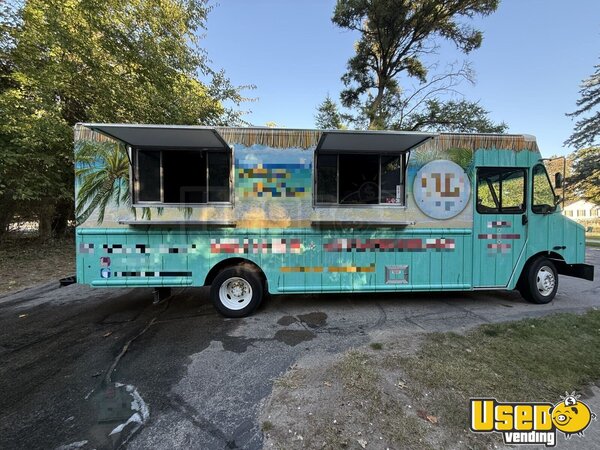 2017 Ford Catering Food Truck Michigan Gas Engine for Sale
