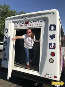 2017 Goshen Mobile Boutique Exterior Lighting Ohio Gas Engine for Sale