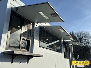 2017 Med Duty Nrr Coffee & Beverage Truck Diamond Plated Aluminum Flooring Oregon Diesel Engine for Sale