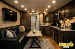 2017 Phantom Living Quarters Horse Trailer Restroom Idaho for Sale