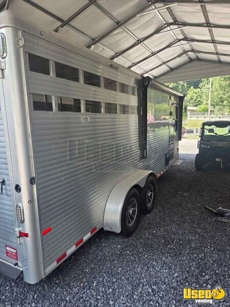 2017 Stock Trailer With Living Quarters Tennessee for Sale