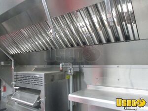 2018 24' Mobile Kitchen Kitchen Food Trailer Grease Trap California Diesel Engine for Sale