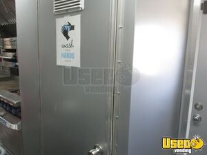 2018 24' Mobile Kitchen Kitchen Food Trailer Open Signage California Diesel Engine for Sale