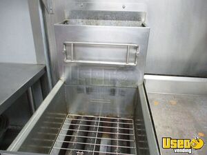 2018 24' Mobile Kitchen Kitchen Food Trailer Pro Fire Suppression System California Diesel Engine for Sale