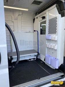 2018 2500 Mobile Pet Grooming Van Pet Care / Veterinary Truck Air Conditioning Oregon for Sale