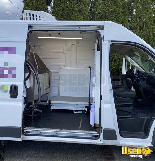 2018 2500 Mobile Pet Grooming Van Pet Care / Veterinary Truck Oregon for Sale
