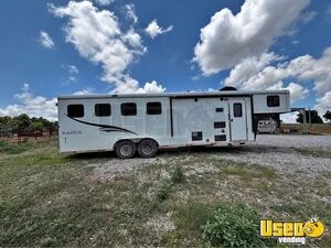 2018 Bison Trail Hand 4 Horse Slant Load Living Quarters Trailer for Sale in Texas!