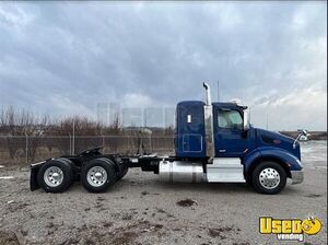 2018 579 Peterbilt Semi Truck 3 Wisconsin for Sale