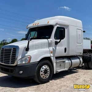 2018 Cascadia Freightliner Semi Truck 13 Texas for Sale