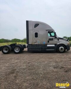 2018 Cascadia Freightliner Semi Truck 2 Texas for Sale