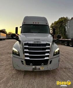 2018 Cascadia Freightliner Semi Truck 2 Texas for Sale