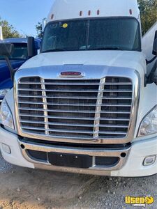 2018 Cascadia Freightliner Semi Truck 2 Texas for Sale